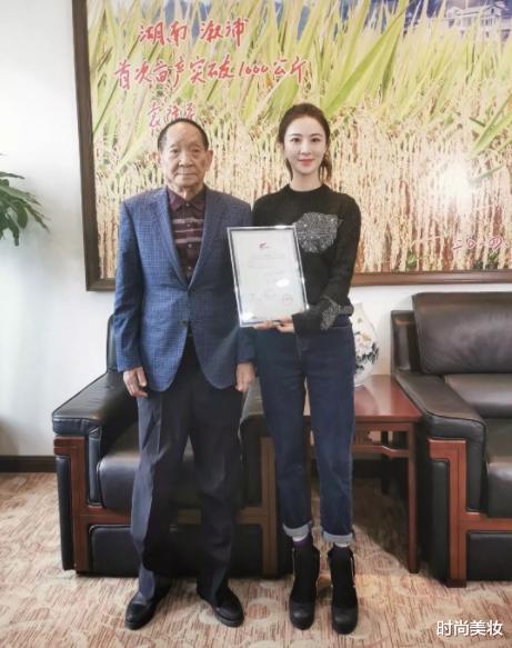 薇娅|薇娅\懒人伞\一夜走红，40度出门不怕晒，网友：防晒霜可以扔了