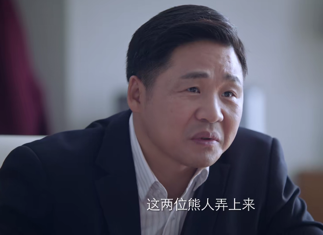 突围|突围大结局:三个不经意的小动作,暴露了吴斯泰的真面目