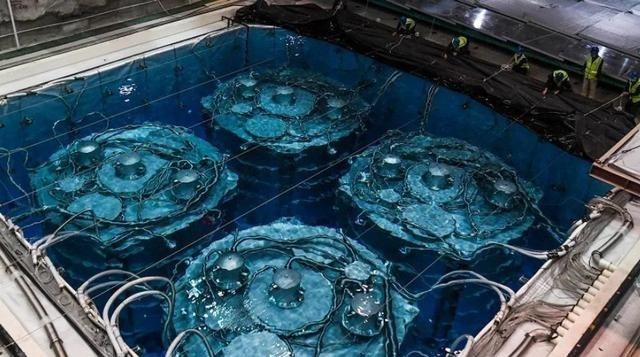 新冠病毒 1光年厚的铅板都不一定挡得住中微子，为啥中微子穿透力这么强？