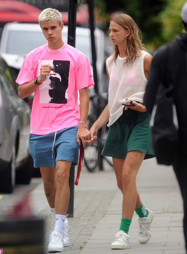 维多利亚|贝克汉姆次子陪女友购物,满脸不耐烦,妈妈维多利亚发声取笑双方