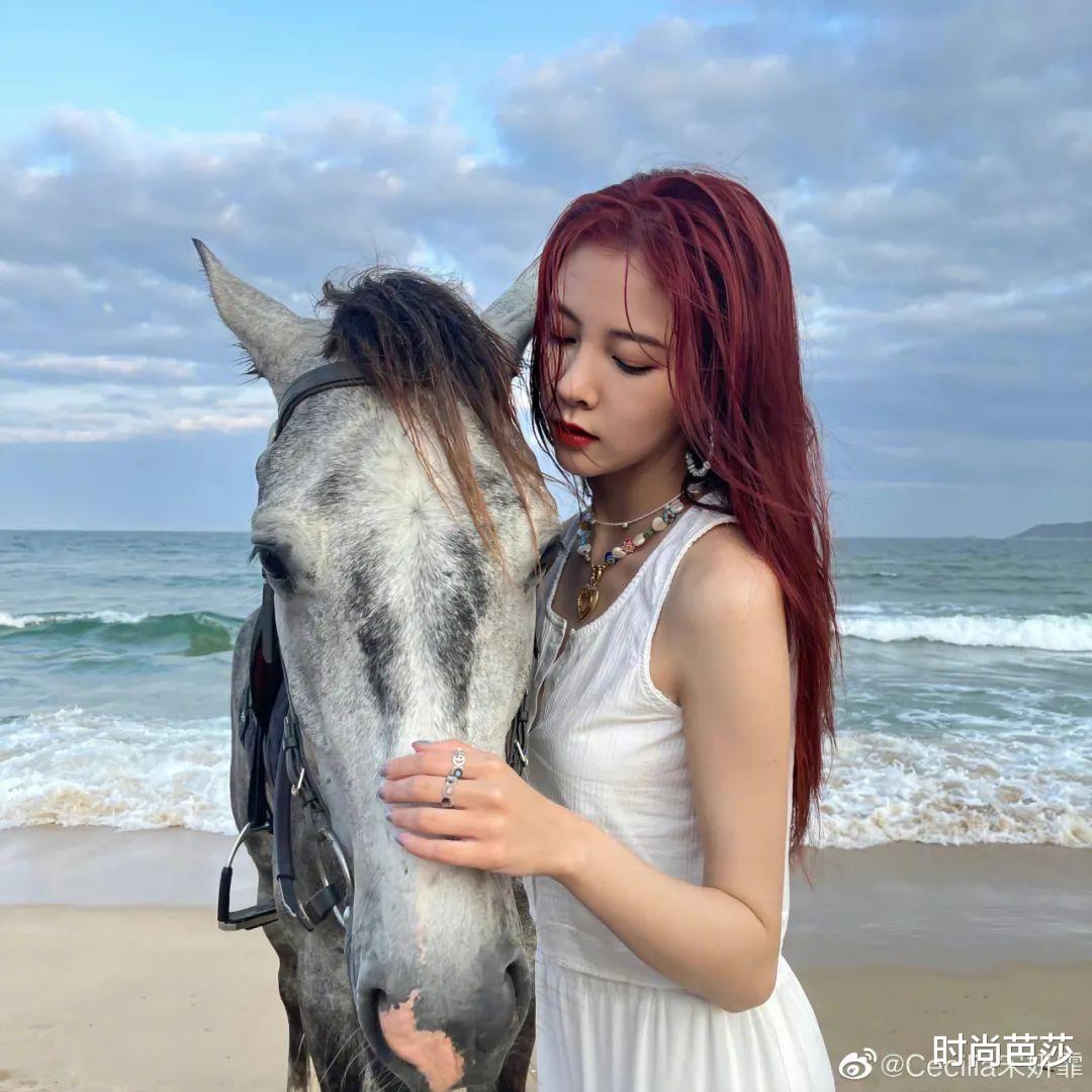 护发素|看她这一头红发，不就是现实版的人鱼公主吗？！