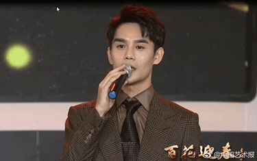 王凯|王凯文联晚会录制饭拍路透图曝光 路人视角下气质惊呆网友