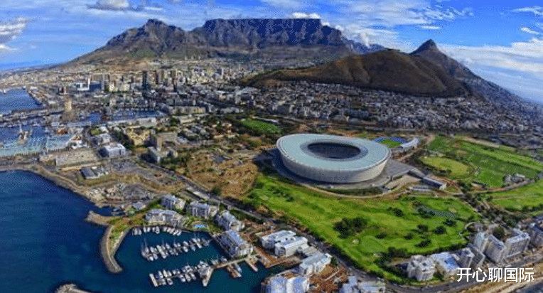 鸡蛋 穷得“只剩下钱”的国家?坐1次公交要3万亿,买颗鸡蛋要几十万亿