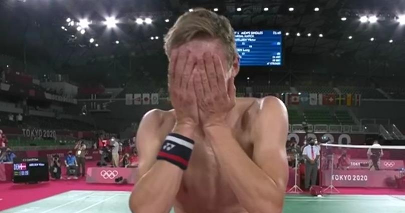 行星秘闻|情绪大失控！击败谌龙夺冠，安赛龙痛哭到脸部变形，2人交换球衣