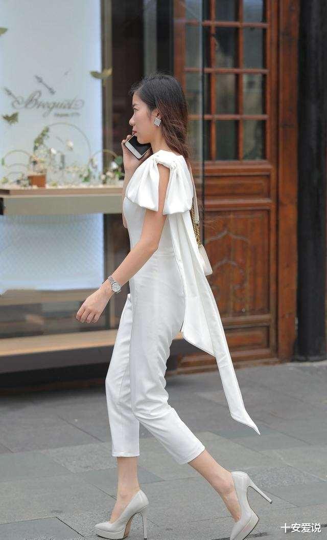 十安爱说|轻巧朴素的打底裤，轻松穿出妩媚浪漫的女人味儿，十分好看