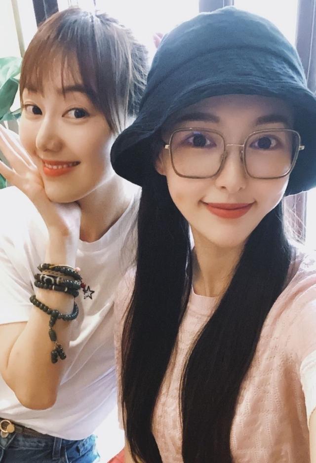 主持人|美女王冠近照，少女感十足，清秀优雅漂亮依然，自曝37岁没对象？