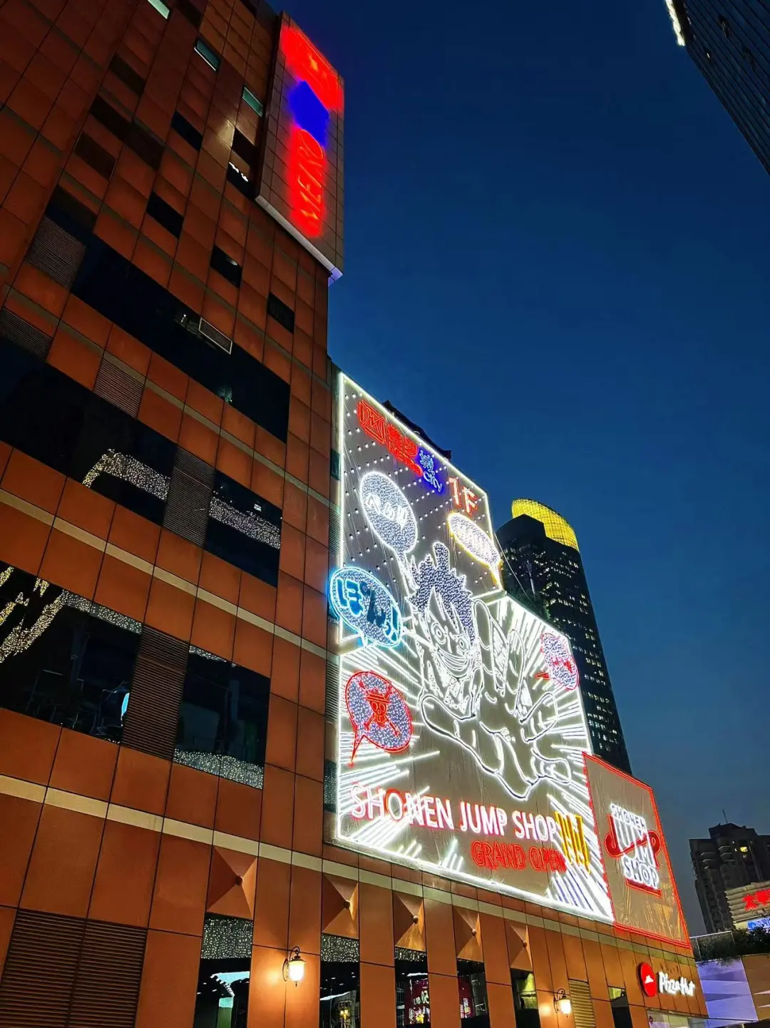 巴基|日本以外、世界首家「SHONEN JUMP SHOP」開業！魔都動漫迷提前過年啦！