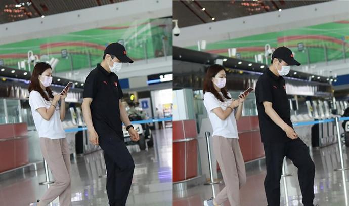 张艺谋|张艺谋罕见携娇妻赶飞机，穿1万鞋打扮奢侈，妻子全程低头玩手机