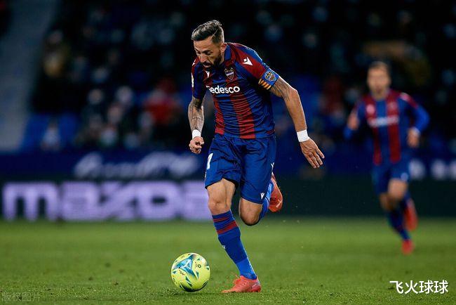 皇家馬德里|西甲：維尼+本澤馬梅開二度，皇馬4-1領(lǐng)跑，巴薩1-1絕平無緣3分