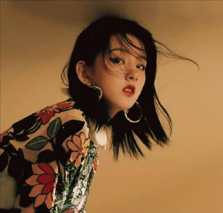 宋祖儿|宋祖儿太敢穿了!连衣裙直接开到肚脐,路人视觉真实身材一目了然