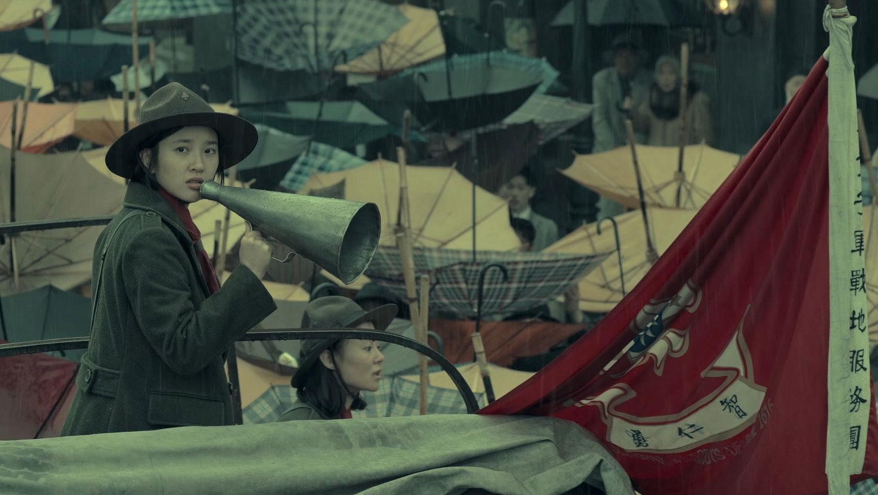 拆弹专家2|当我们以为《八佰》稳夺桂冠时，《拆弹专家2》悄无声息的杀出了重围