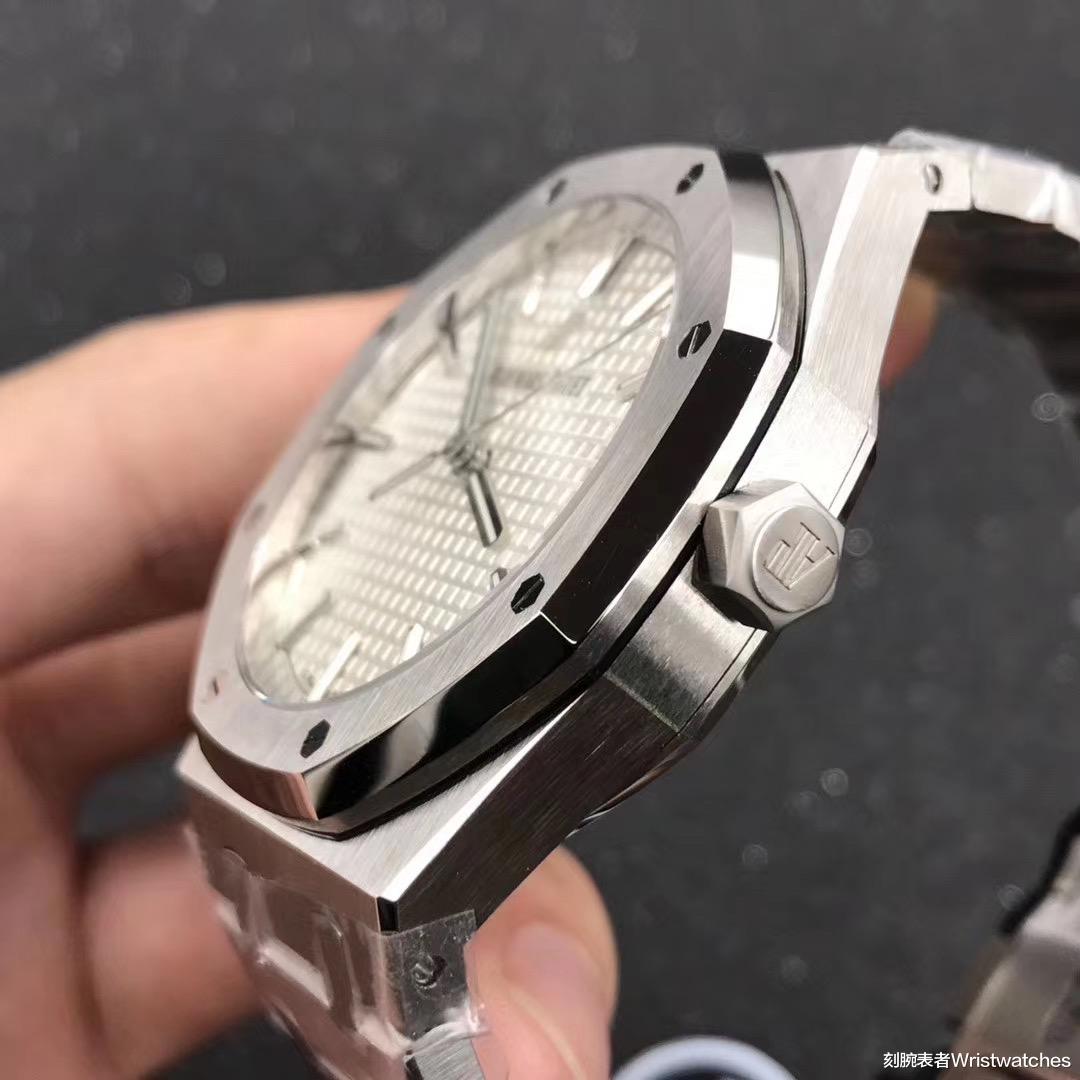 刻腕表者Wristwatches|ZF厂爱彼AP15500白盘细节评测优缺点如何？
