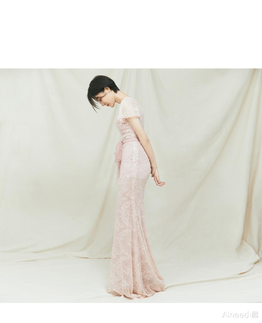 Ainee小屋|车晓真是“冷淡美人”,粉亮片裙穿出花瓶效果,短发清爽看着挺飒