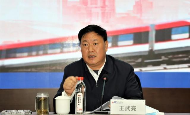 酒后驾车袭警、叫嚣“老子不怕”的王武亮 又上了纪委“黑名单”