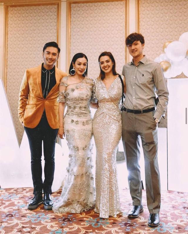 钟丽缇|钟丽缇大女儿穿浴袍领口大开，腿却粗壮堆满肉，随妈改嫁换三个名