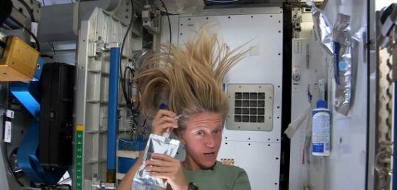 航天员 航天员在太空3个月，如何洗澡、理发？回来身上会臭吗？