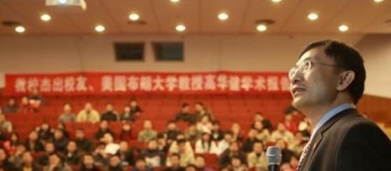 素手挽清说 “神童”加入外国籍后，曾被国人误会，如今却带回20位顶级博士