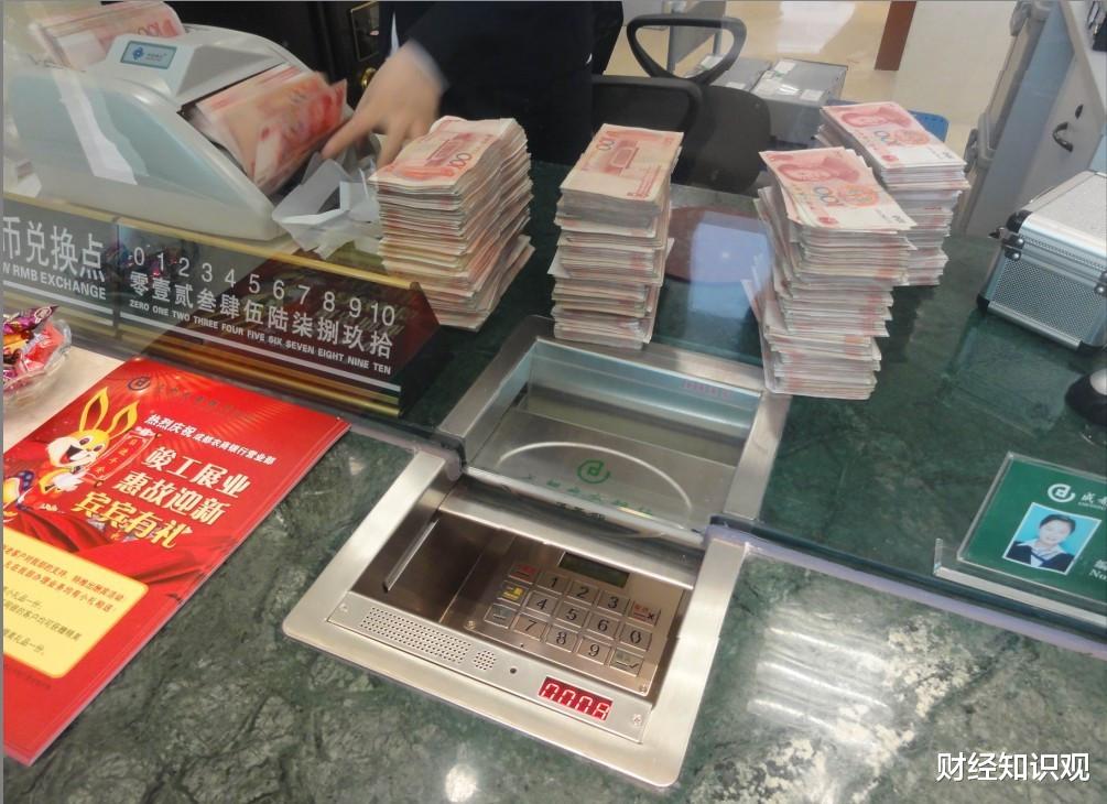 济宁|房贷还了不到一年，想提前还10万，银行让交违约金，合理吗？