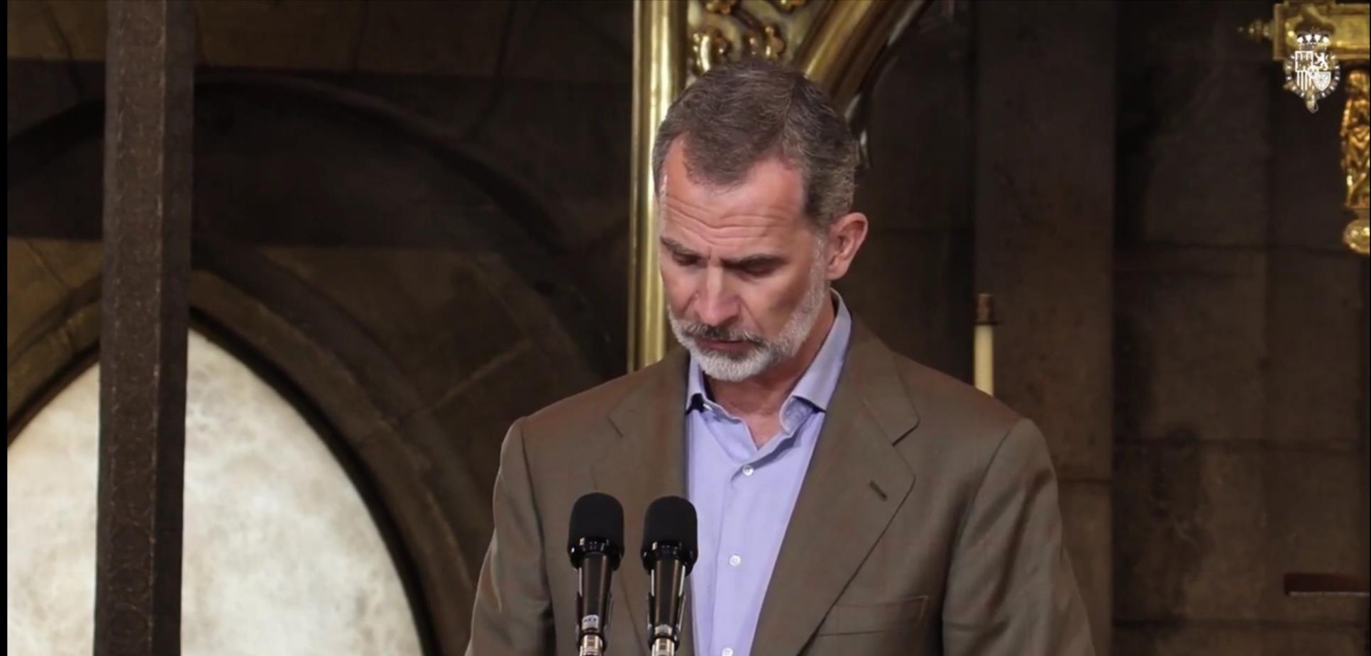 当年的明月|莱蒂齐亚穿运动鞋参加活动,气势瞬间低了很多,还是跟鞋适合她