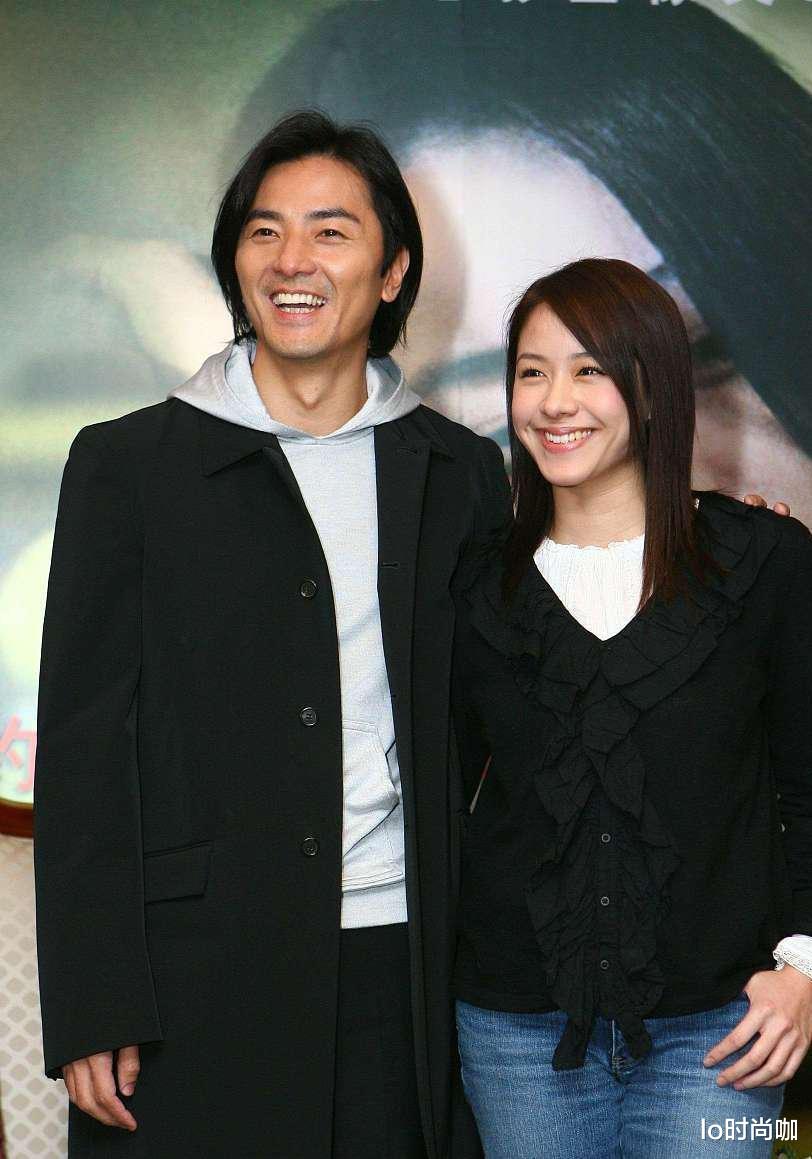 lo时尚咖|郑伊健“追星”大成功，和蝙蝠侠同框留念，童心未泯太可爱