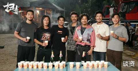 郭富城|郭富城和刘青云同框，皮肤紧致肌肉健硕少年感足，相差1岁似两代人