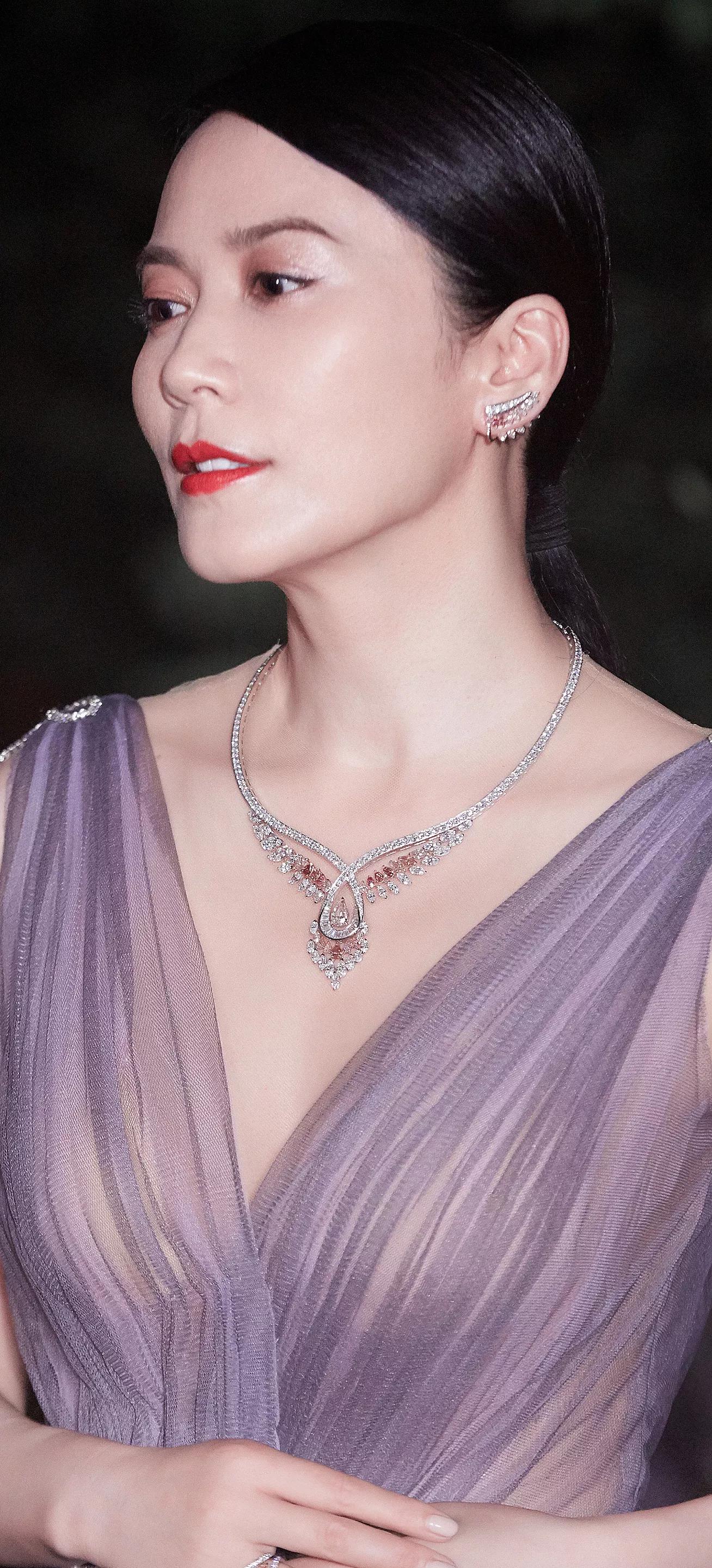 俞飞鸿|50岁俞飞鸿高清写真曝光，颜值不低于20出头的小姑娘，至今单身