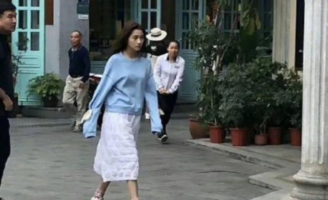 陈紫函|关晓彤搀醉酒鹿晗离场，被摄影师抓包，下一幕画面酸到想脱粉