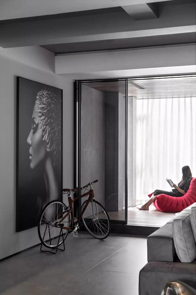 |400㎡现代，简约高级灰，加入红色的点缀，营造时尚高级的美