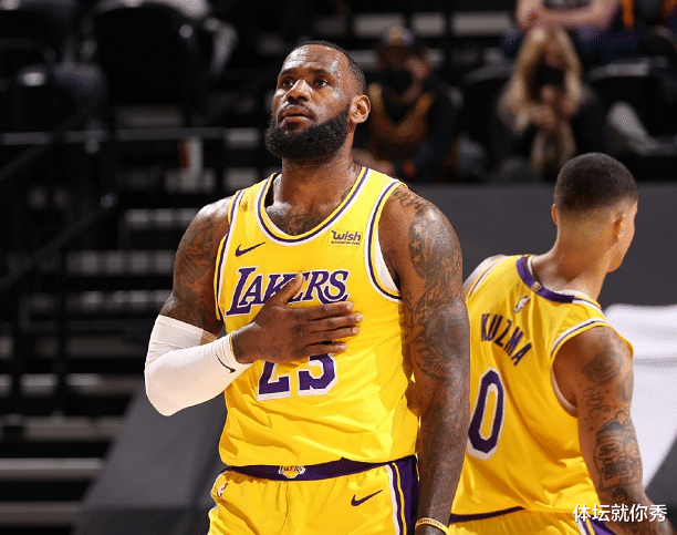 湖人队|16-0和21-2！湖人30分溃败，詹姆斯站着进攻引热议，浓眉哥发火了