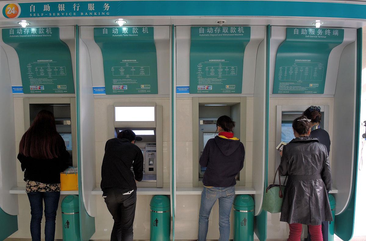 鄂西说 农民工：银行卡+身份证放在一起丢失了，等于白把钱拱手送给别人