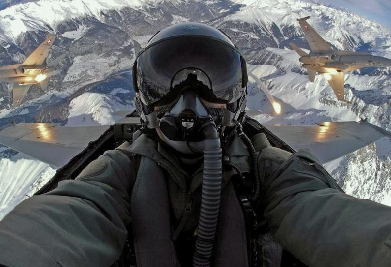 工业互联网|一张自拍照片,让一国损失上百亿,这就是部队严控手机的原因