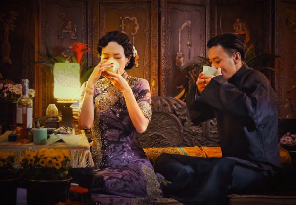 章子怡|“国际章”的美名真不是白给的，章子怡穿上旗袍，曲线让小花折服