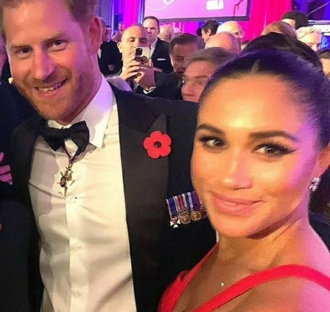 潮帮先生 梅根不考虑减肥吗?穿红色吊带裙勒出赘肉好显壮,信她有130斤了