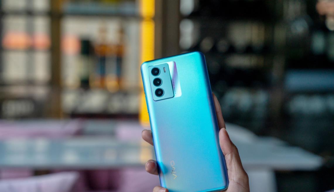 vivo|2021年底，还对中端机抱有偏见？该换个心态了