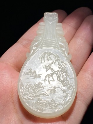 和田玉籽料|清乾隆 和田玉 籽料白玉 荷塘清趣 琵琶形 玉牌 子冈牌