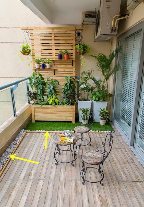 送的2㎡北阳台,洗衣晾晒用不上,铺防腐木撒鹅卵石,简单、漂亮