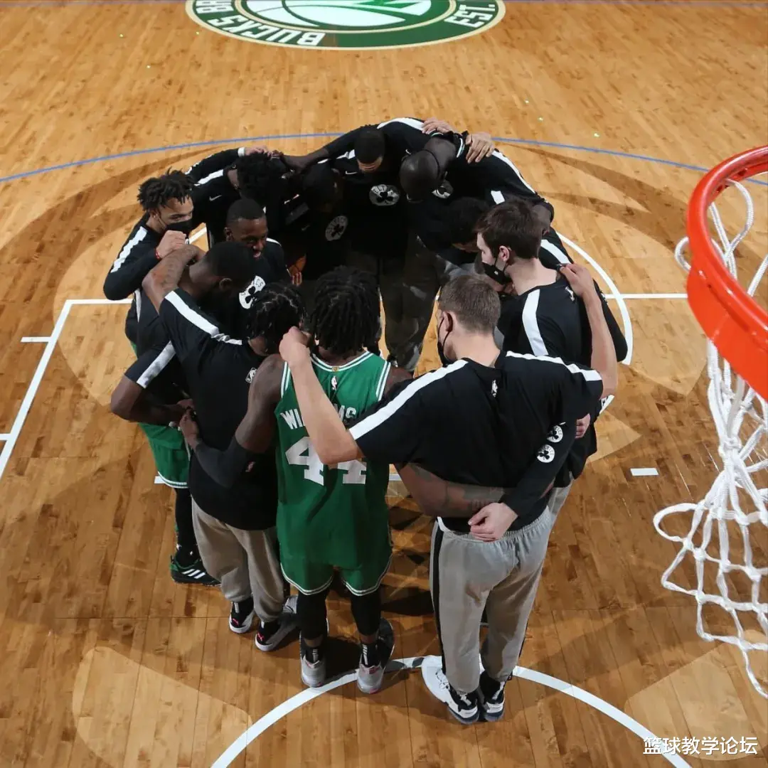 凱爾特人隊|史上最爛首秀！10投0中+0分2板2斷2帽！5年8500萬！扎心啊