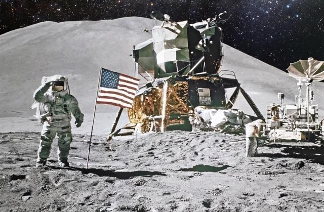 月球 美国登月遭质疑，看到中国五星红旗后，为何美国国旗能在月球飘扬