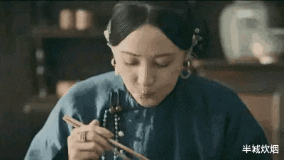 张含韵|曾经水灵的蒋勤勤,吃东西舔筷子的样子,惊到你了没?