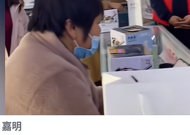 于时为伴 花钱当中国好奶奶？商家向老年人推销学习机，“这是给孙子投资”