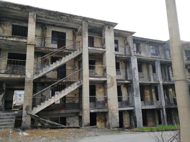 秋天的大冬天 河北一“烂尾楼”走红,斥资170亿停工6年,如今逆袭成网红打卡地