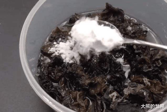 饭店泡木耳的技巧，牢记3点，5分钟就泡开，又大又干净，非常实用