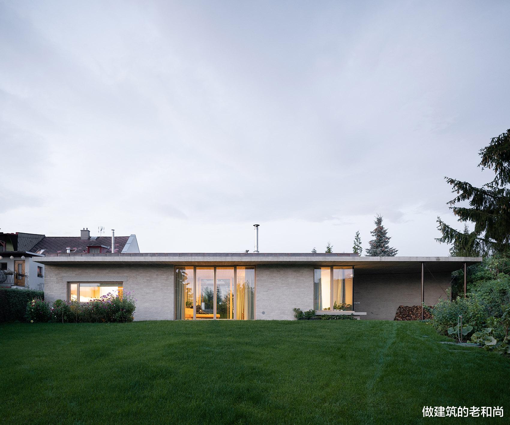 做建筑的老和尚 拆除两层联排住宅后，新建单层花园式住宅，生活空间生机勃勃