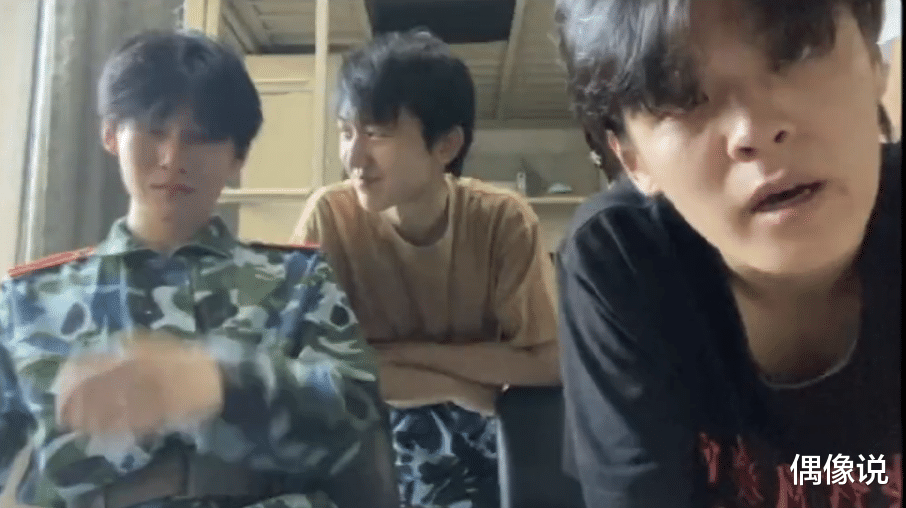 Big Bang|张真源军训结束后哭了，和教官通话时情绪忧伤，同寝室友也落泪