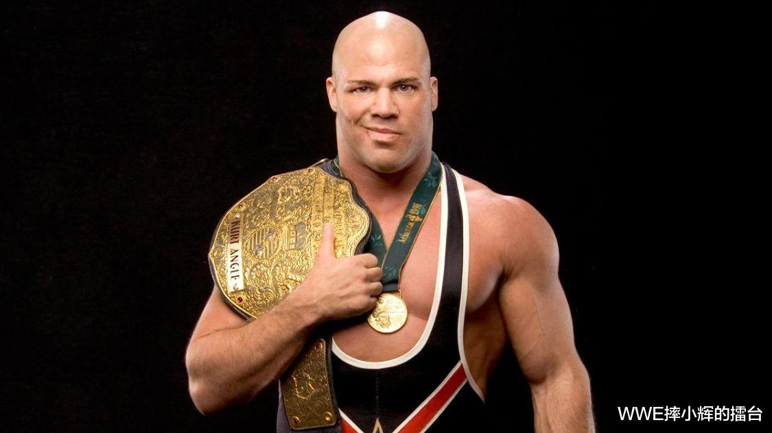 wwe|挂王罗曼已提前进入传奇行列，651的冠军纪录碾压几十年老员工！