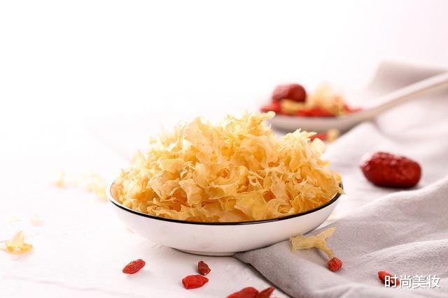 运动|女性过了45岁不要太节约,常吃5种食物,坚持运动补充雌激素