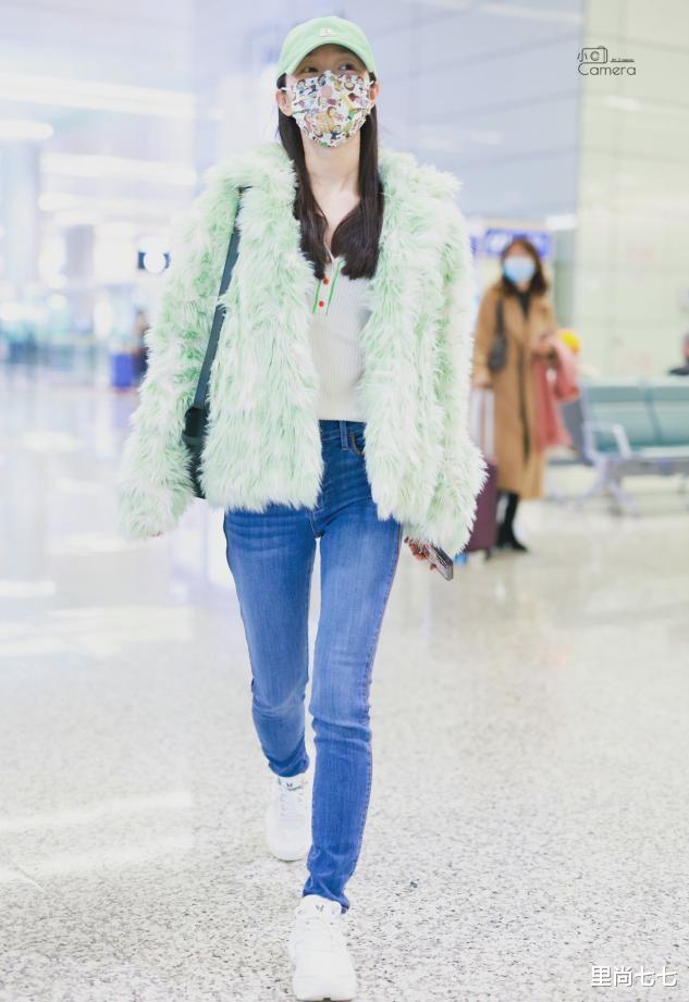 李湘|老公曝绯闻后李湘首露面，大红袄看着比孕妇还肿，鸽子蛋挤得手疼