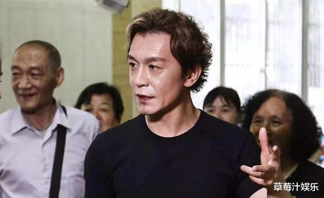 李咏|原来李咏患癌去世，前三年早有“端倪”，节目呕吐，靠安眠药入睡