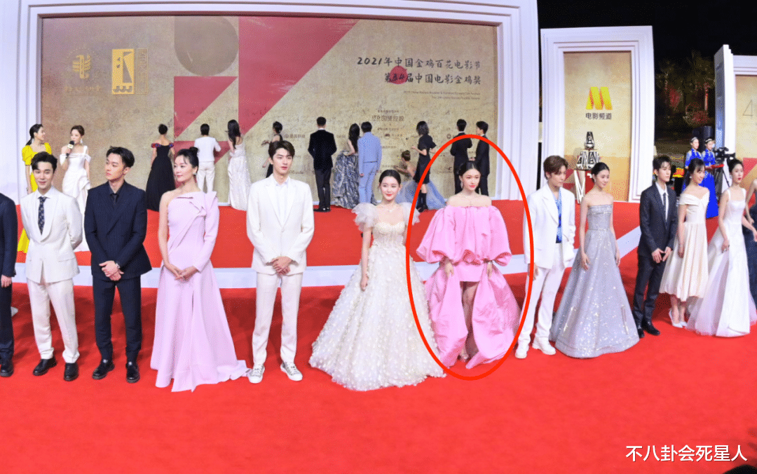 张子枫|金鸡奖女星造型红黑榜，沈月披纱窗，关晓彤老气，张子枫逆袭了