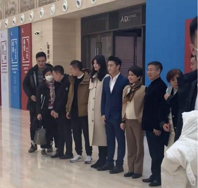 奚梦瑶|奚梦瑶回上海家中，布置温馨，还有圣诞树，网友：嫁对了！